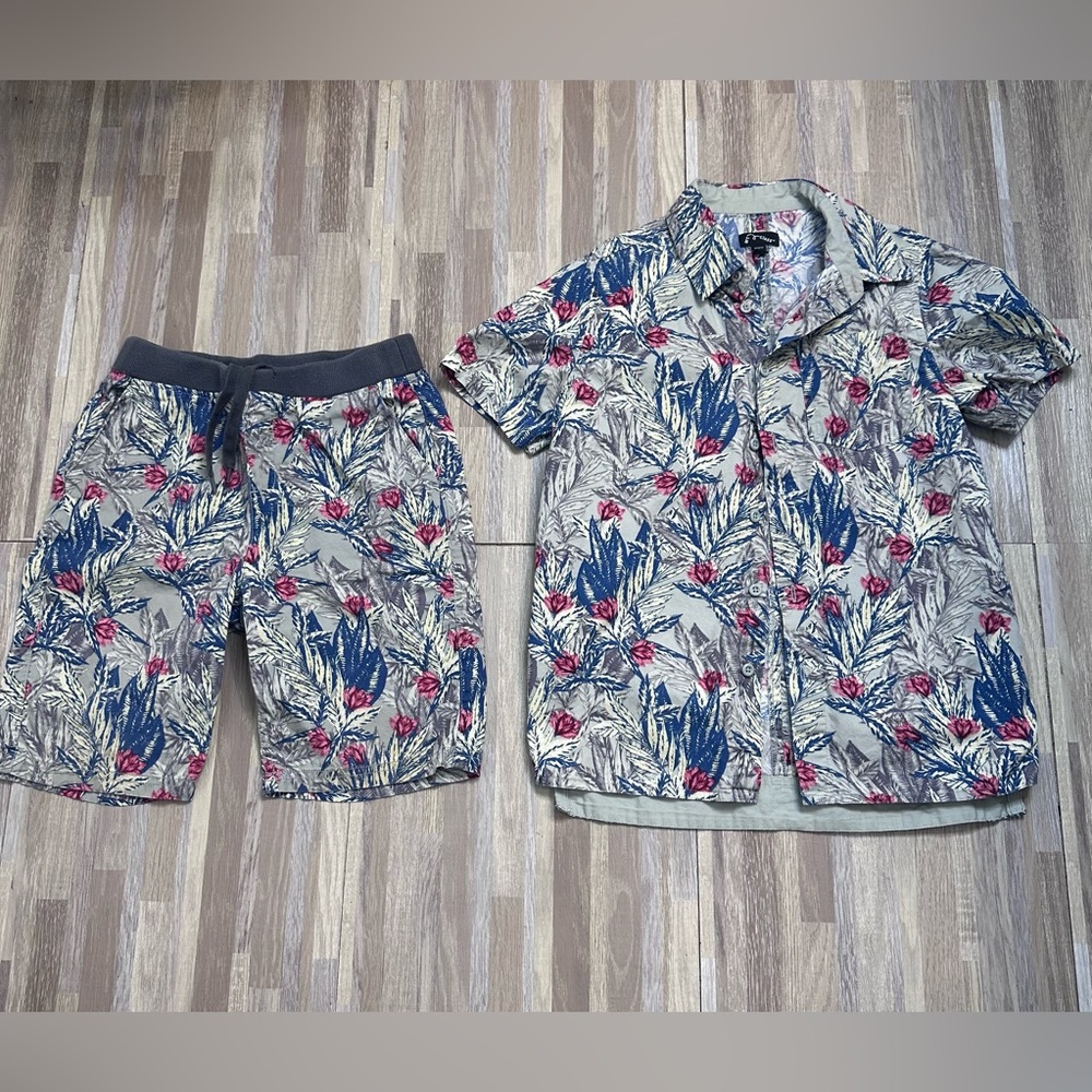 Floral Shirt and Shorts Set Youth Size Medium (8/10)
